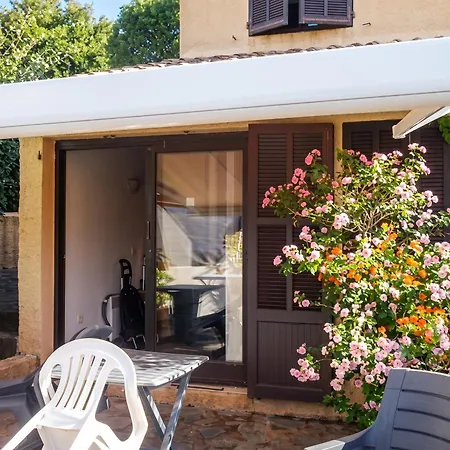 Holiday home Maison Charmante A Avec Vue Sur La Et Piscine