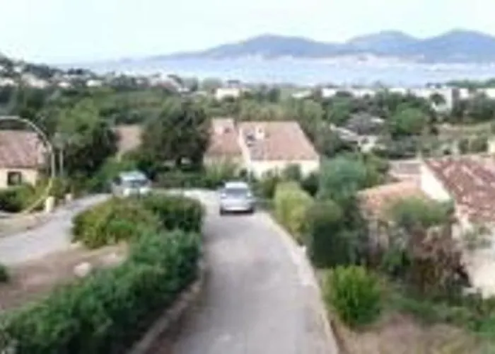 Maison Charmante A Avec Vue Sur La Et Piscine 度假居
